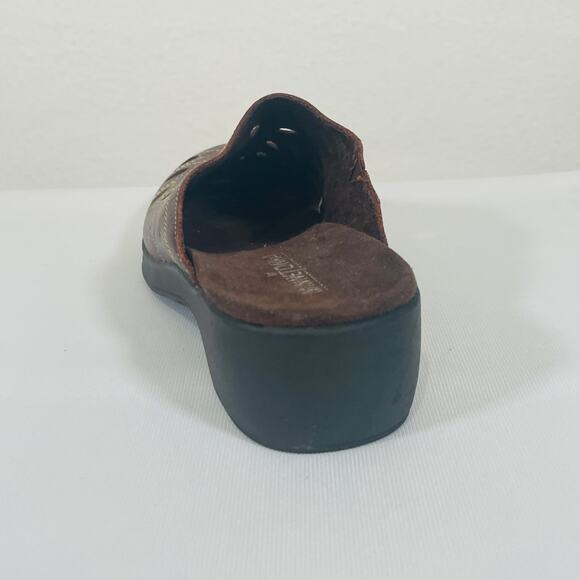 Minnetonka Slip On Shoes Mules Womens 9.5 Brown Leather Cut Outs Embroidered - Picture 7 of 10